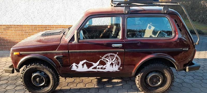 Rot Gebraucht 2010 Lada niva SUV | 6.500 € (Fairer Preis) - Bild 1/4
