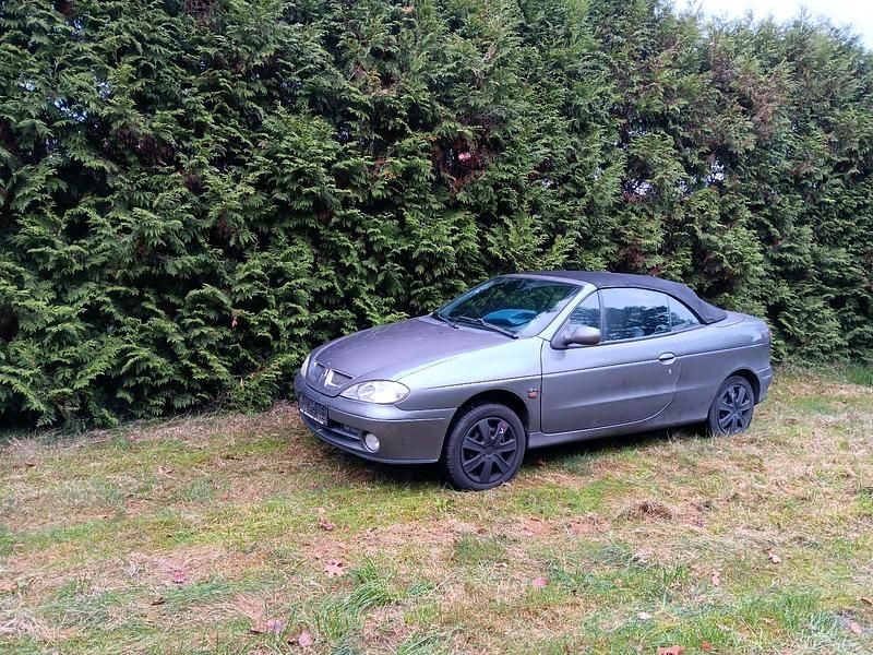 Grau Gebraucht 2002 Renault Mégane Cabriolet Cabrio | 555 € (Superpreis) - Bild 1/4