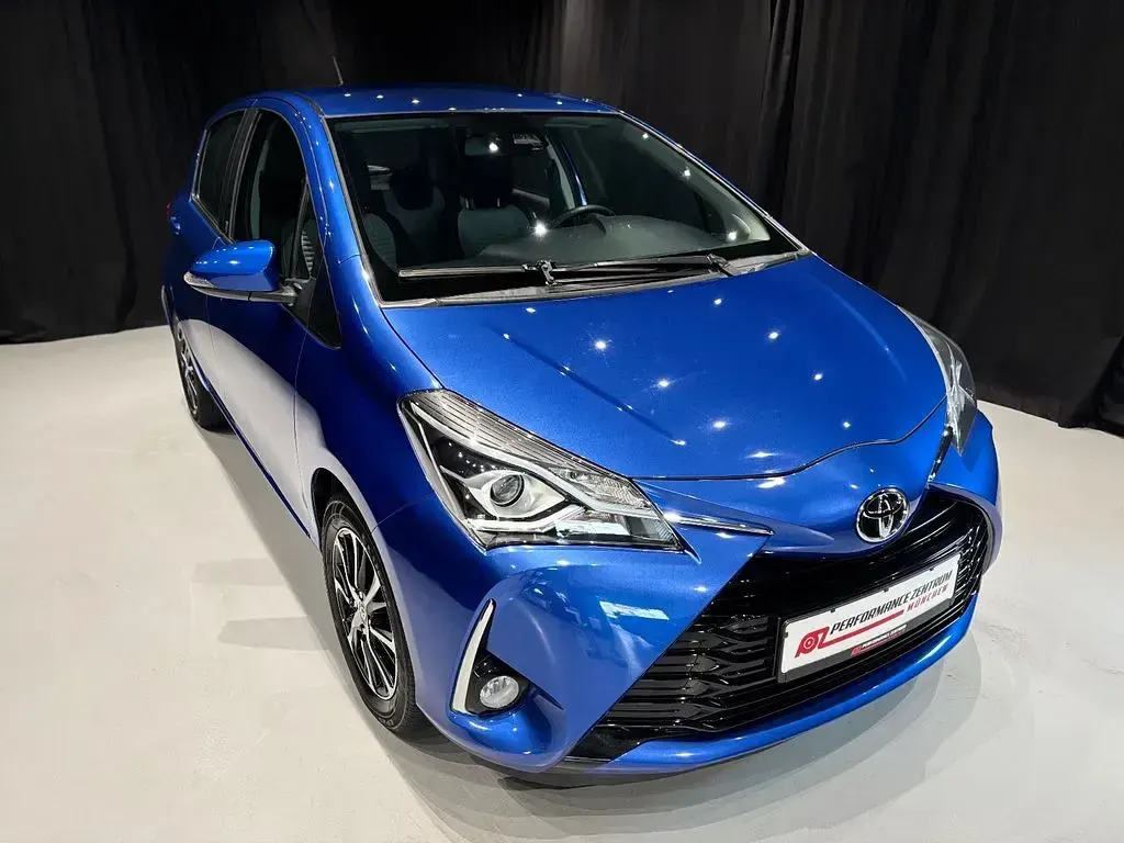 Gebraucht Toyota Yaris Team 111 PS (81 kW) 2018 Blau Limousine