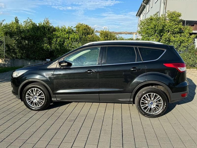 Gebraucht Ford Kuga Titanium 163 PS (119 kW) 2015 Schwarz SUV