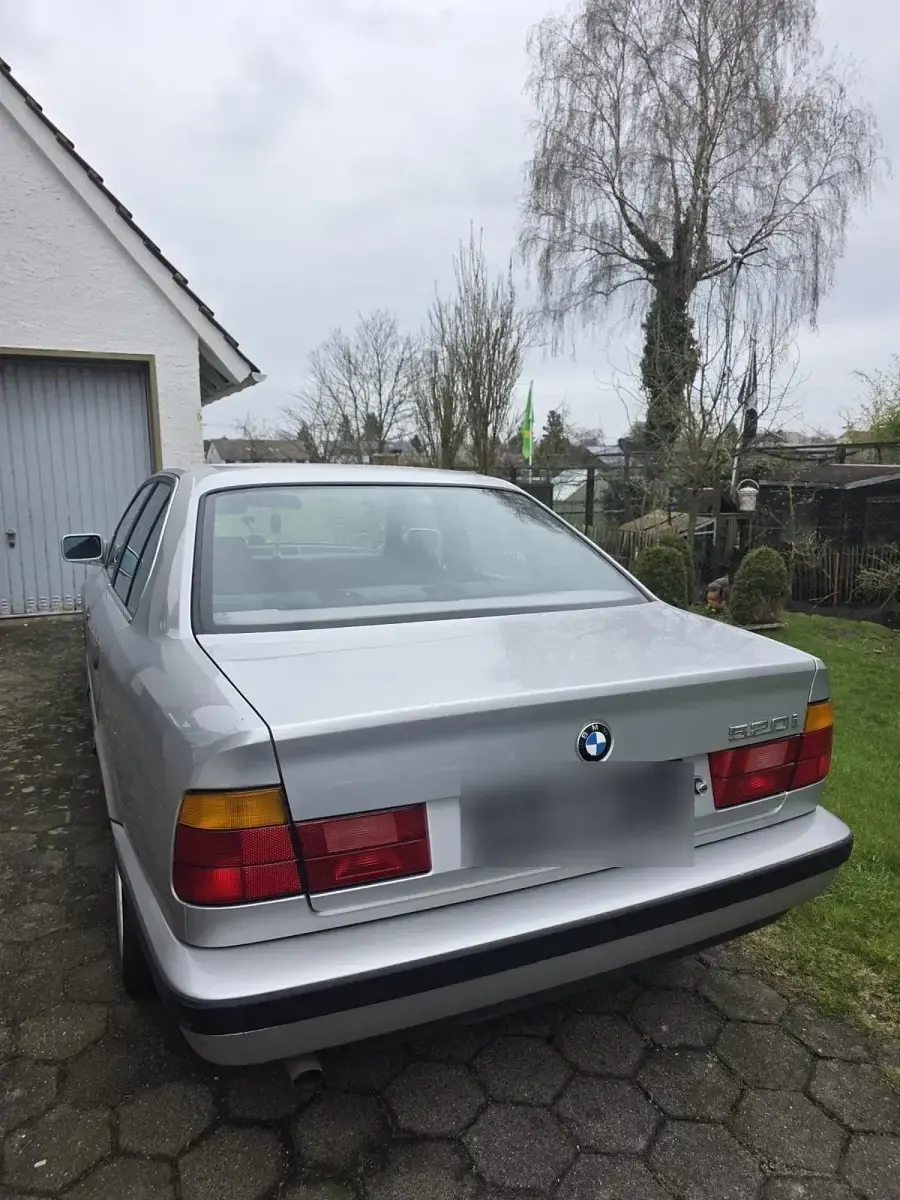 Używany BMW 520 129 KM (94 kW) 1990 Srebrny Sedan/Limuzyna
