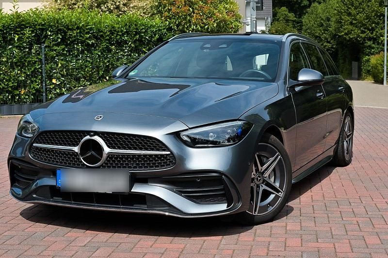 Grau Gebraucht 2023 Mercedes C220 AMG Kombi | 39.900 € (Fairer Preis) - Bild 1/4