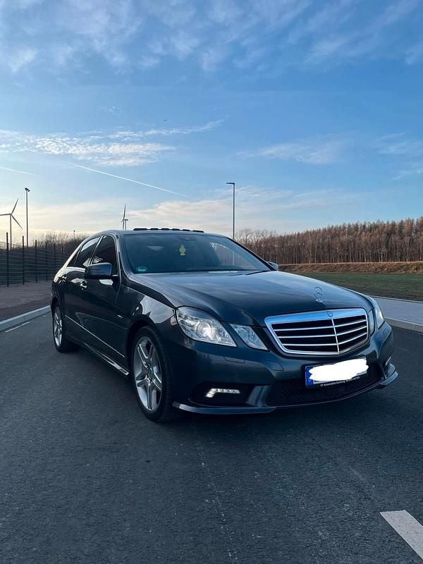 Grau Gebraucht 2011 Mercedes E350 Limousine | 7.000 € (Superpreis) - Bild 1/4