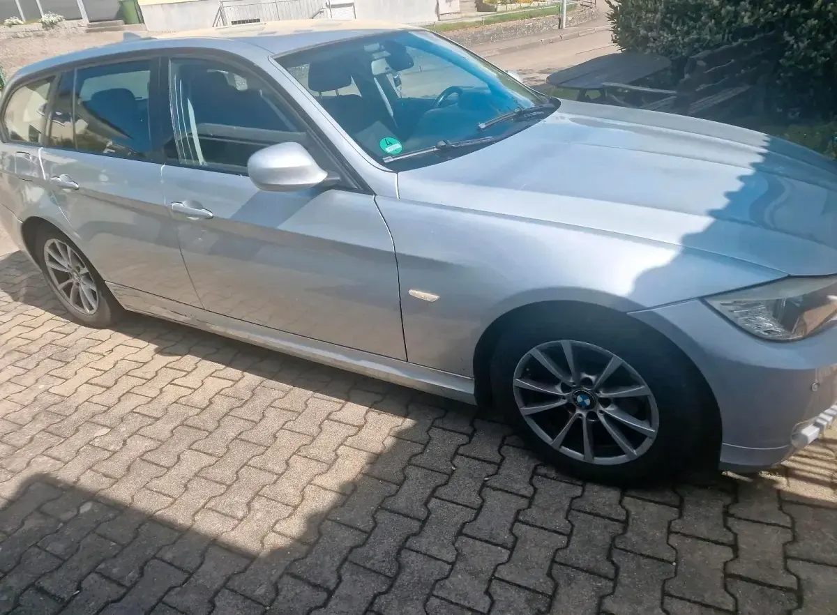 Gebraucht BMW 320 177 PS (130 kW) 2009 Grau Kombi