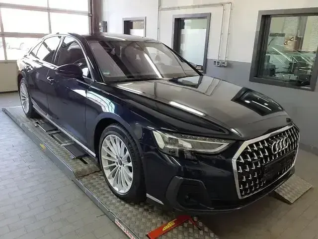 Gebraucht Audi A8 Ambiente 340 PS (250 kW) 2022 Blau (firmamentblau metallic) Limousine
