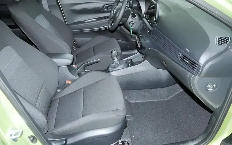 Neu Hyundai Bayon Blackline 90 PS (66 kW) 2026 Gelb SUV