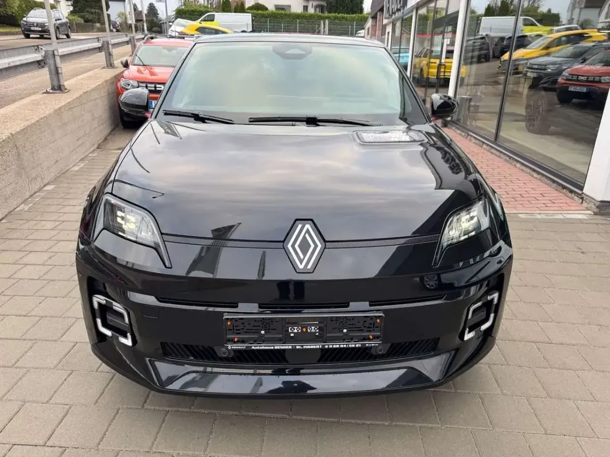 Używany Renault 5 E-Tech Iconic 110 kW (150 KM) 2025 Czarny Hatchback
