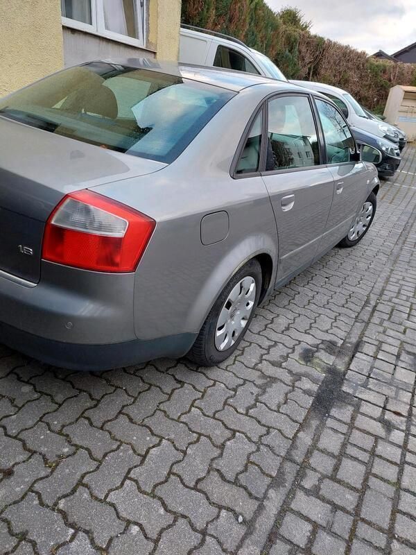 Grau Gebraucht 2002 Audi A4 Limousine | 1.950 € (Fairer Preis) - Bild 1/4