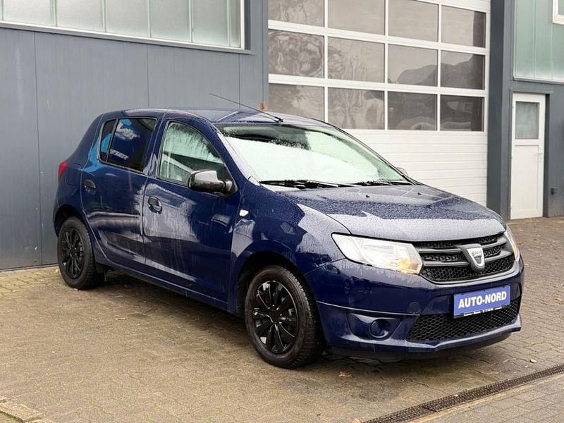 Blau Gebraucht 2013 Dacia Sandero Essentiel Limousine | 3.990 € (Etwas zu teuer) - Bild 1/4