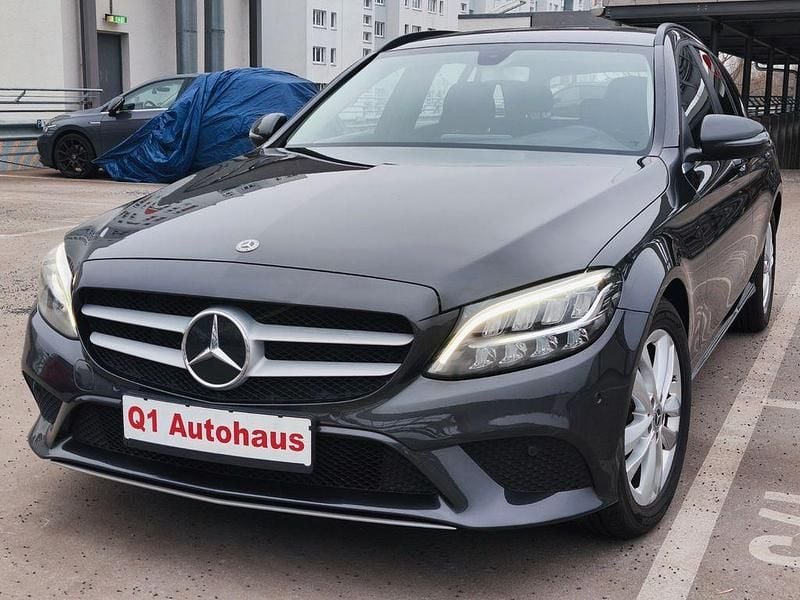 Grau Gebraucht 2020 Mercedes C180 Limousine | 16.590 € (Superpreis) - Bild 1/4