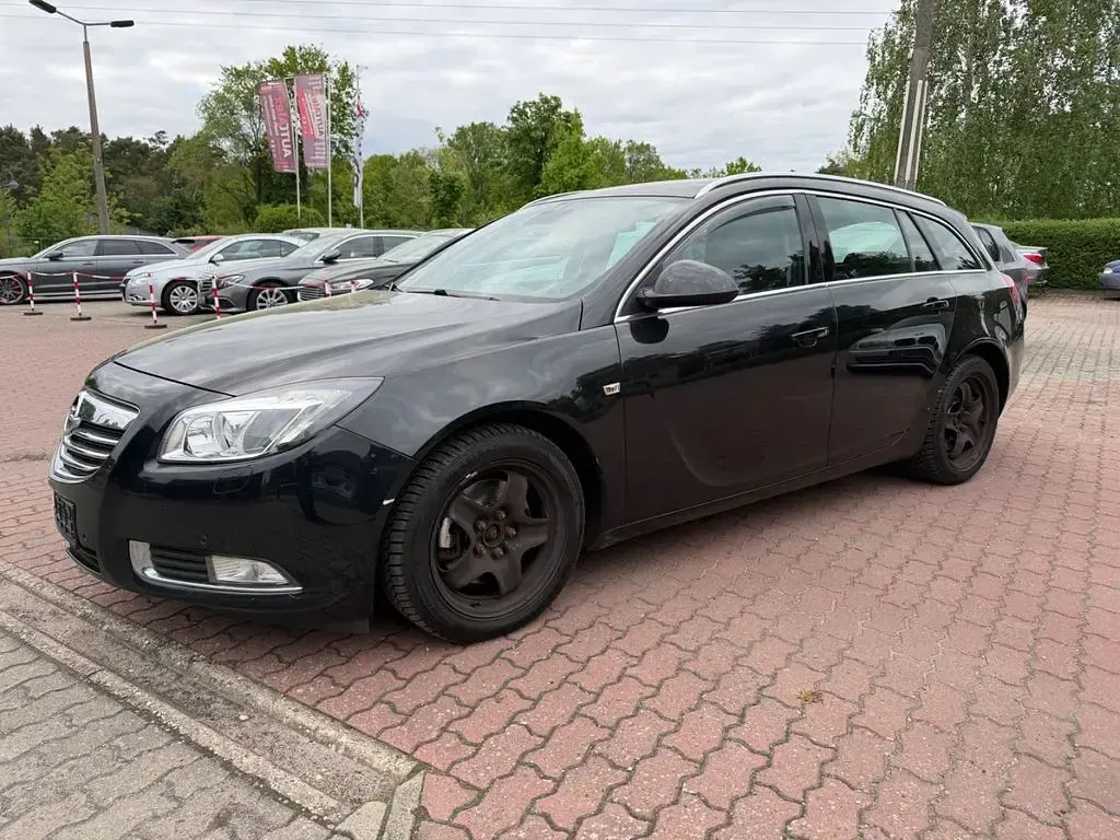 Gebraucht Opel Insignia Edition 160 PS (117 kW) 2010 Schwarz Kombi