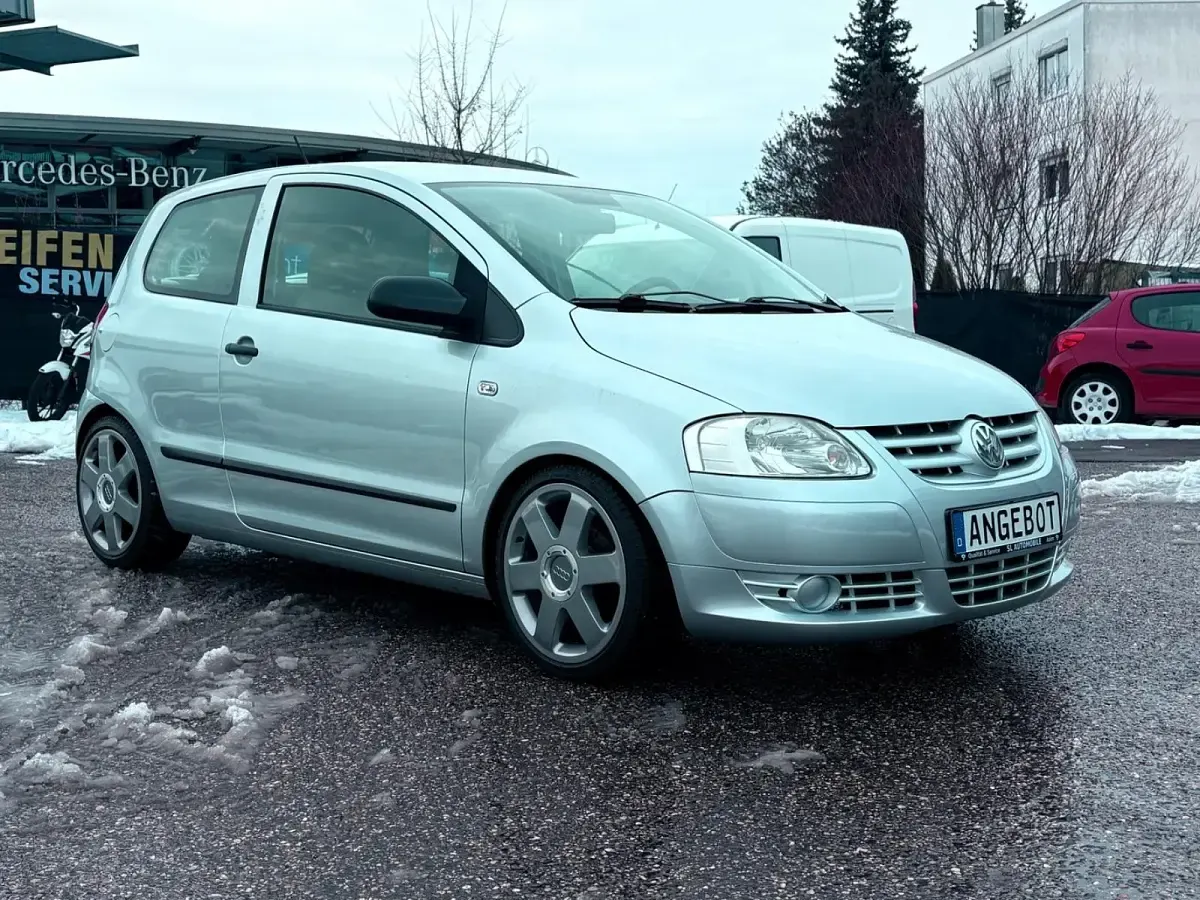 Gebraucht VW Fox 54 PS (39 kW) 2008 Munich silver metallic Kleinwagen