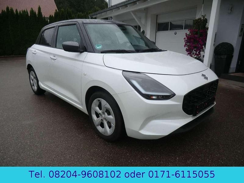 Rot Gebraucht 2025 Suzuki Swift Comfort Kleinwagen | 17.950 € (Teuer) - Bild 1/4