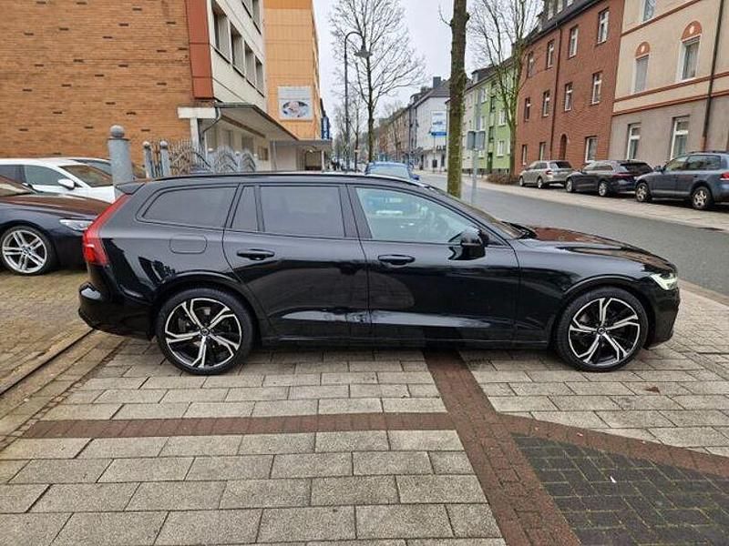 Gebraucht Volvo V60 Plus 197 PS (144 kW) 2022 Schwarz Kombi