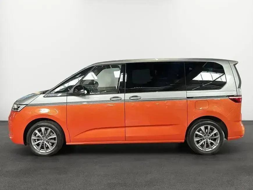 Gebraucht VW Multivan Life 150 PS (110 kW) 2023 Orange Van / Kleinbus