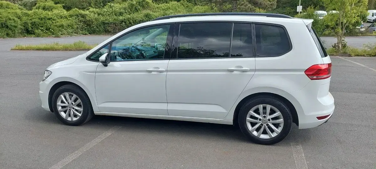 Gebraucht VW Touran Comfortline 150 PS (110 kW) 2016 Weiß Van / Kleinbus