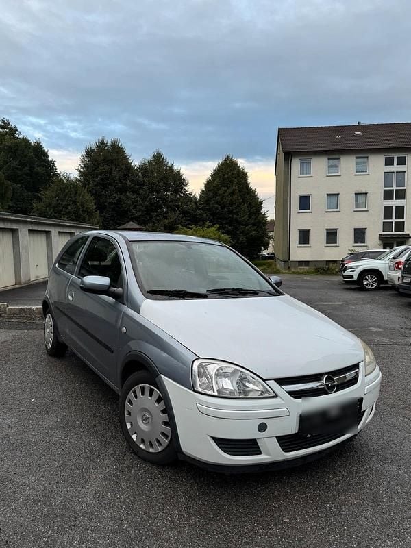 Grau Gebraucht 2003 Opel Corsa Kleinwagen | 850 € (Fairer Preis) - Bild 1/4