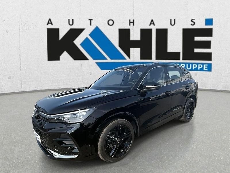 Deep black perleffekt Neu 2025 VW Tiguan R-line SUV | 45.890 € (Guter Preis) - Bild 1/4