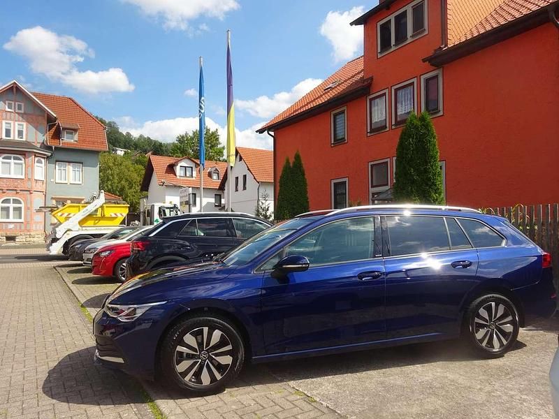 Gebraucht VW Golf VIII Move 110 PS (80 kW) 2024 Atlantik blue metallic Kombi