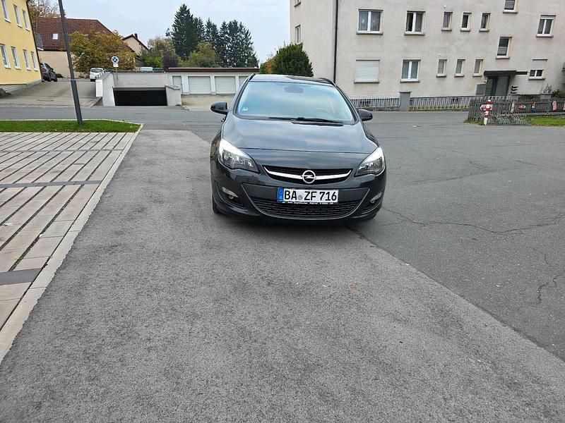 Gebraucht Opel Astra 131 PS (96 kW) 2013 Schwarz Kombi