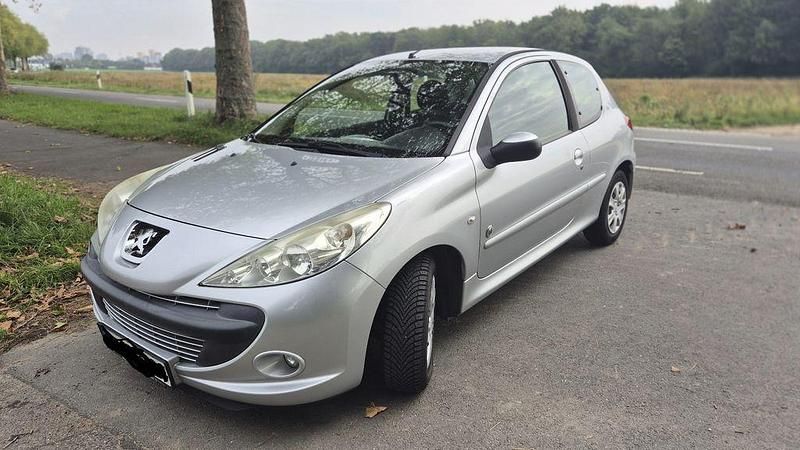 Silber Gebraucht 2012 Peugeot 206 Limousine | 2.599 € (Guter Preis) - Bild 1/4