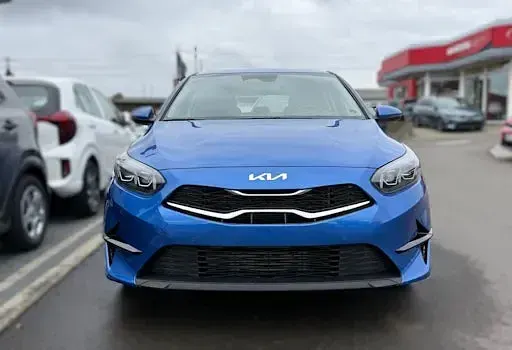 Gebraucht Kia Ceed Spirit 140 PS (102 kW) 2025 Blau Kleinwagen