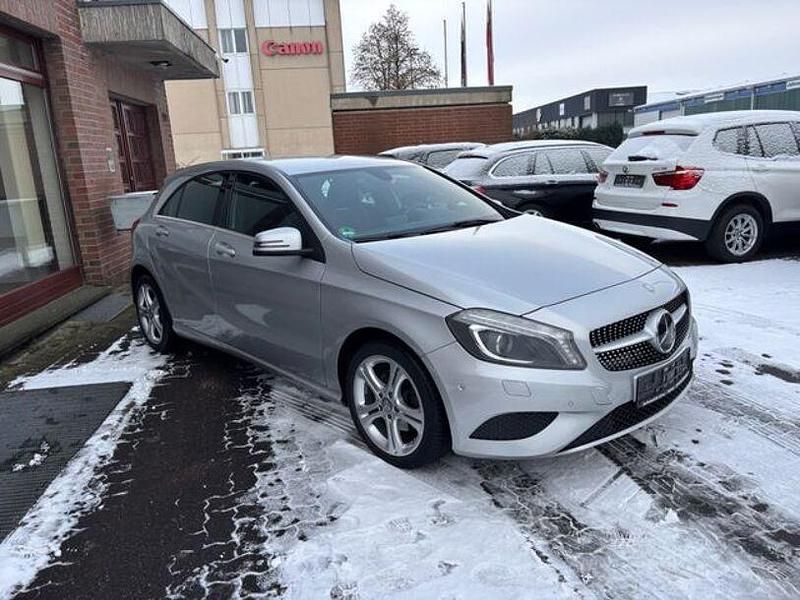 Gebraucht Mercedes A180 122 PS (89 kW) 2015 Silber Limousine