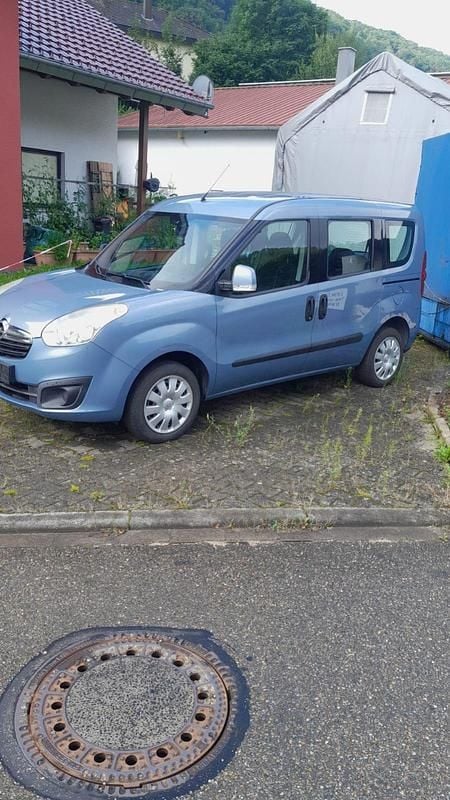 Blau Gebraucht 2014 Opel Combo Edition Van / Kleinbus | 6.880 € (Fairer Preis) - Bild 1/4