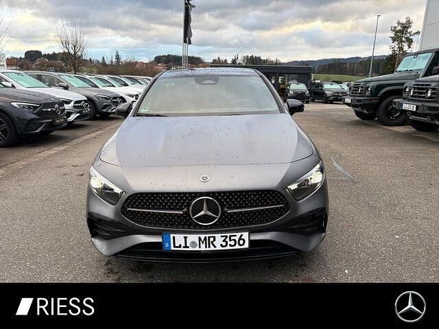 Manufaktur magnolack manufakt Gebraucht 2024 Mercedes A200 AMG Limousine | 40.800 € - Bild 1/2