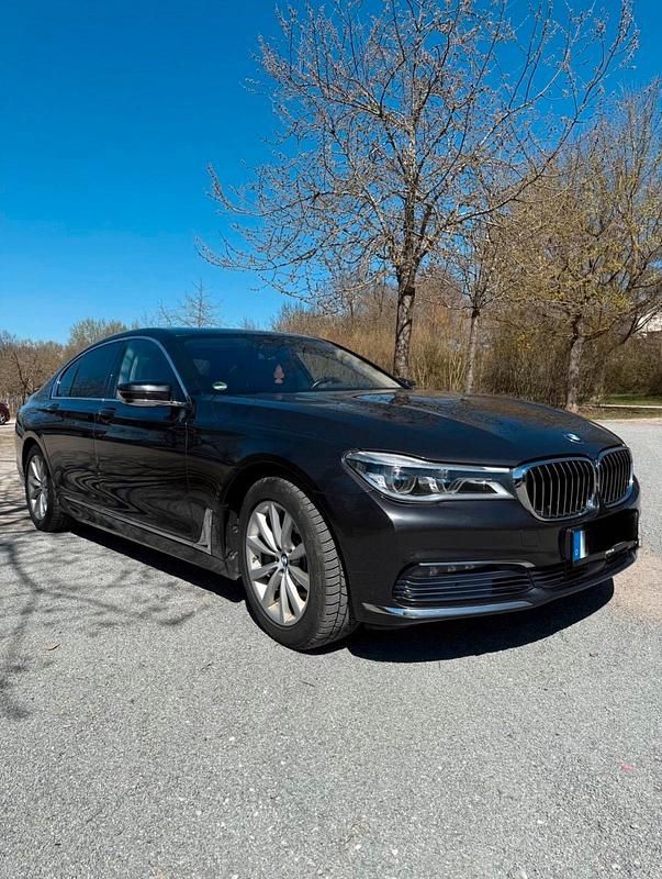 Gebraucht BMW 730 265 PS (194 kW) 2016 Grau Limousine