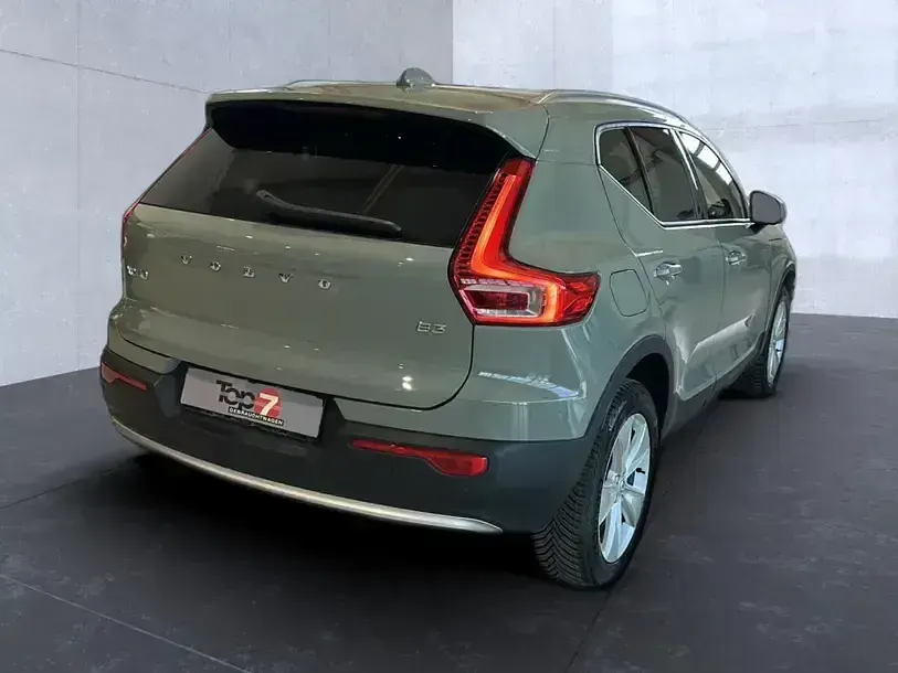 Gebraucht Volvo XC40 Core 163 PS (119 kW) 2024 Grün SUV