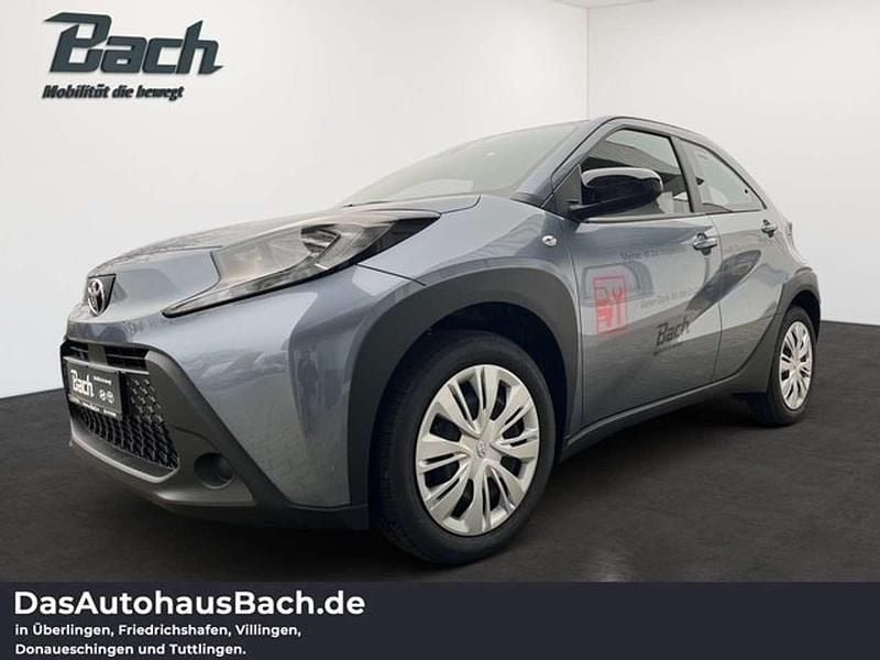 Celeste grey Neu 2025 Toyota Aygo X Play SUV | 18.890 € (Fairer Preis) - Bild 1/4