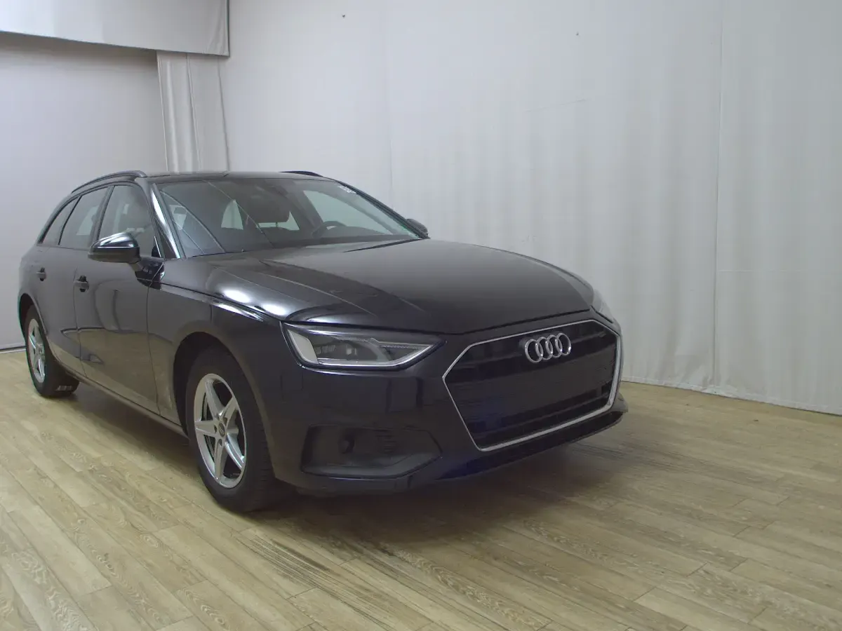 Używany Audi A4 Basis 163 KM (119 kW) 2023 Czarny Kombi