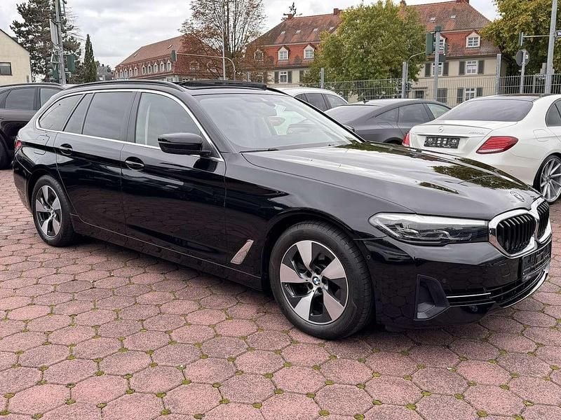 Gebraucht BMW 520 190 PS (139 kW) 2021 Schwarz ii/bonnet fluid black Kombi