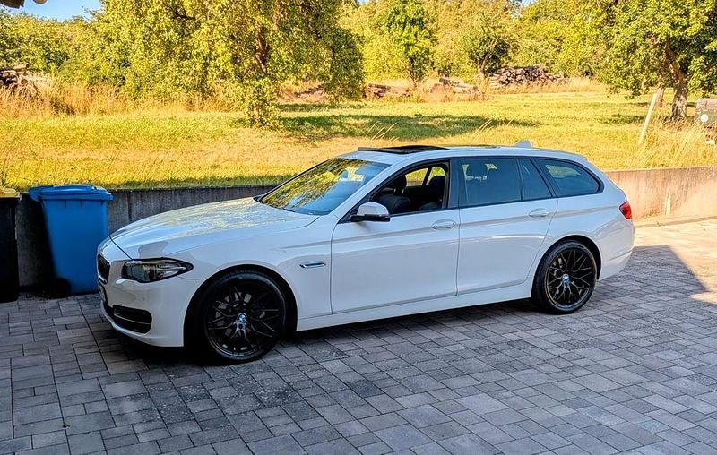Weiß Gebraucht 2013 BMW 520 Shadowline Kombi | 8.999 € (Superpreis) - Bild 1/4