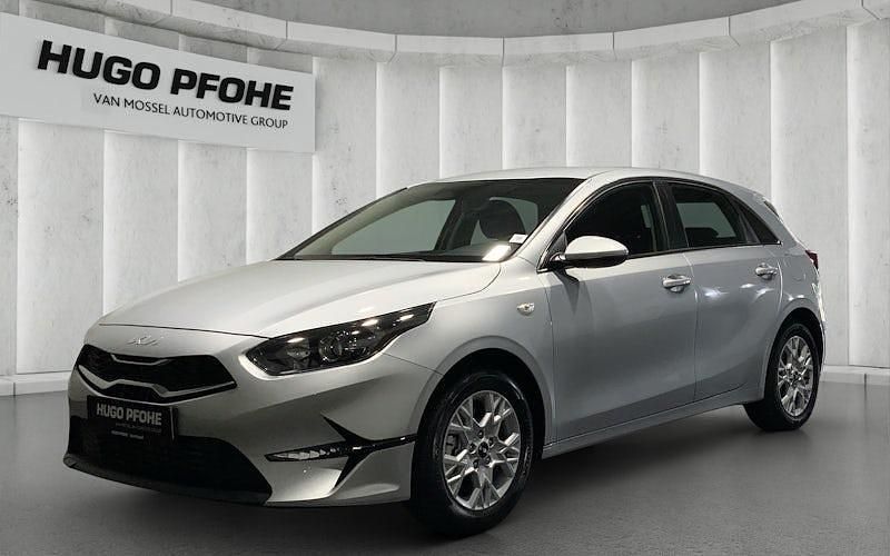 Neu Kia Ceed Vision 100 PS (73 kW) 2025 Silber Kleinwagen