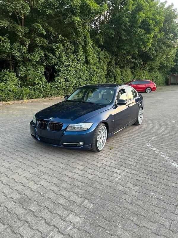 Blau Gebraucht 2011 BMW 335 M Performance Limousine | 23.000 € (Fairer Preis) - Bild 1/4