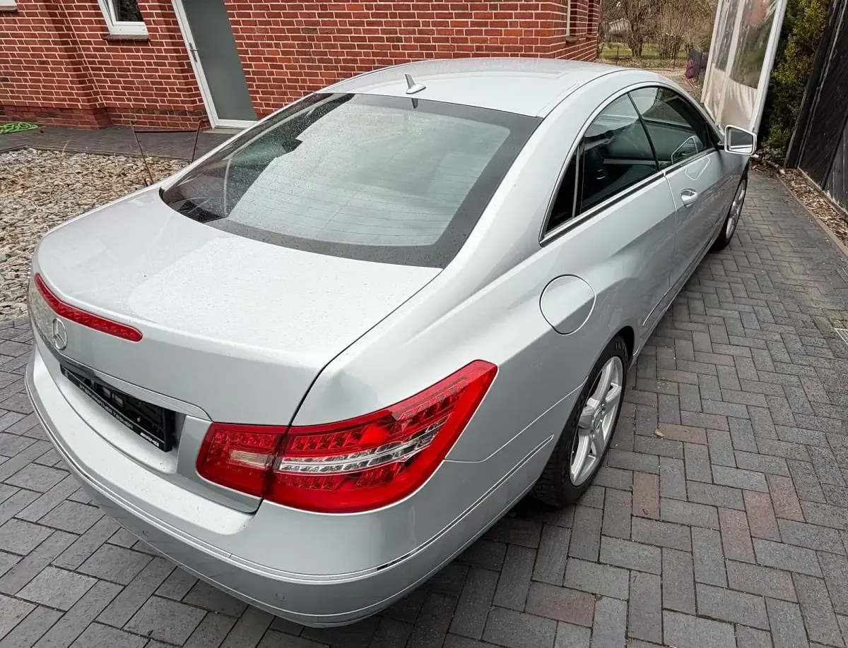 Używany Mercedes E250 204 KM (150 kW) 2012 Srebrny Coupe