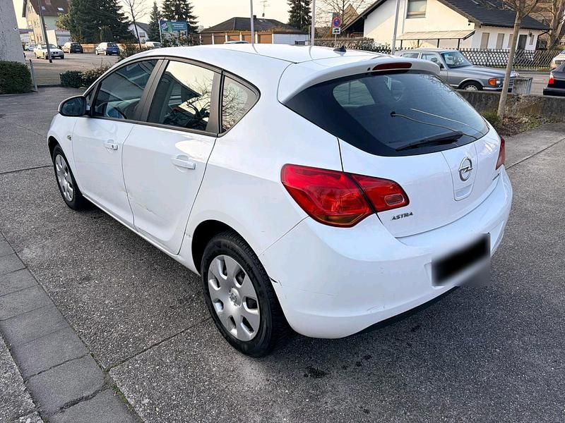Gebraucht Opel Astra 90 PS (66 kW) 2012 Weiß Kleinwagen