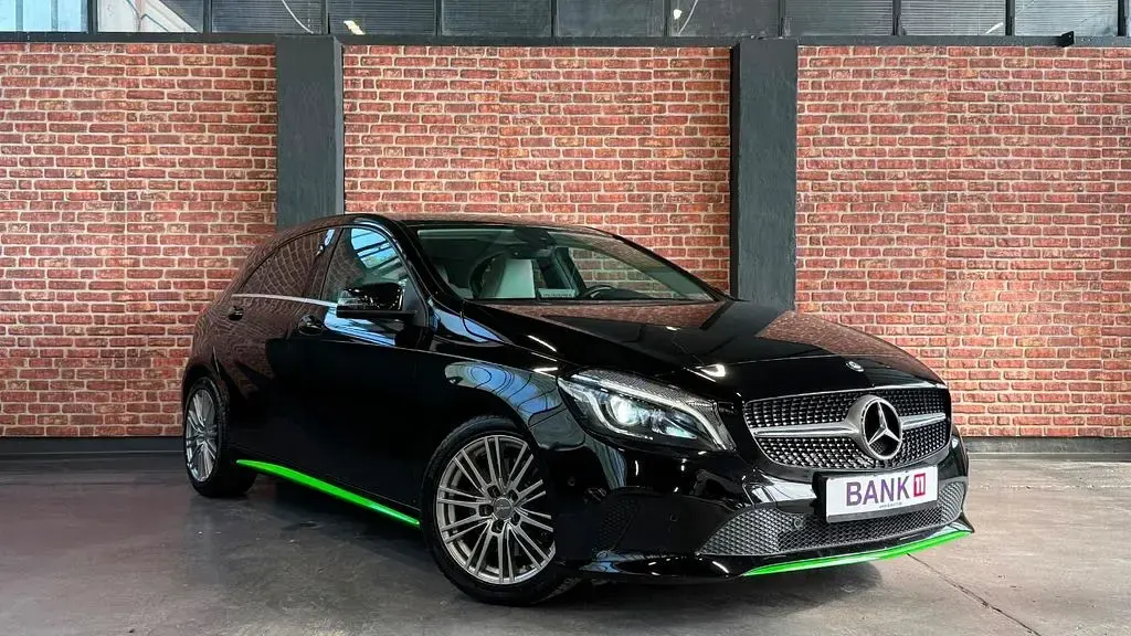 Gebraucht Mercedes A250 Urban 211 PS (155 kW) 2016 Schwarz Kleinwagen