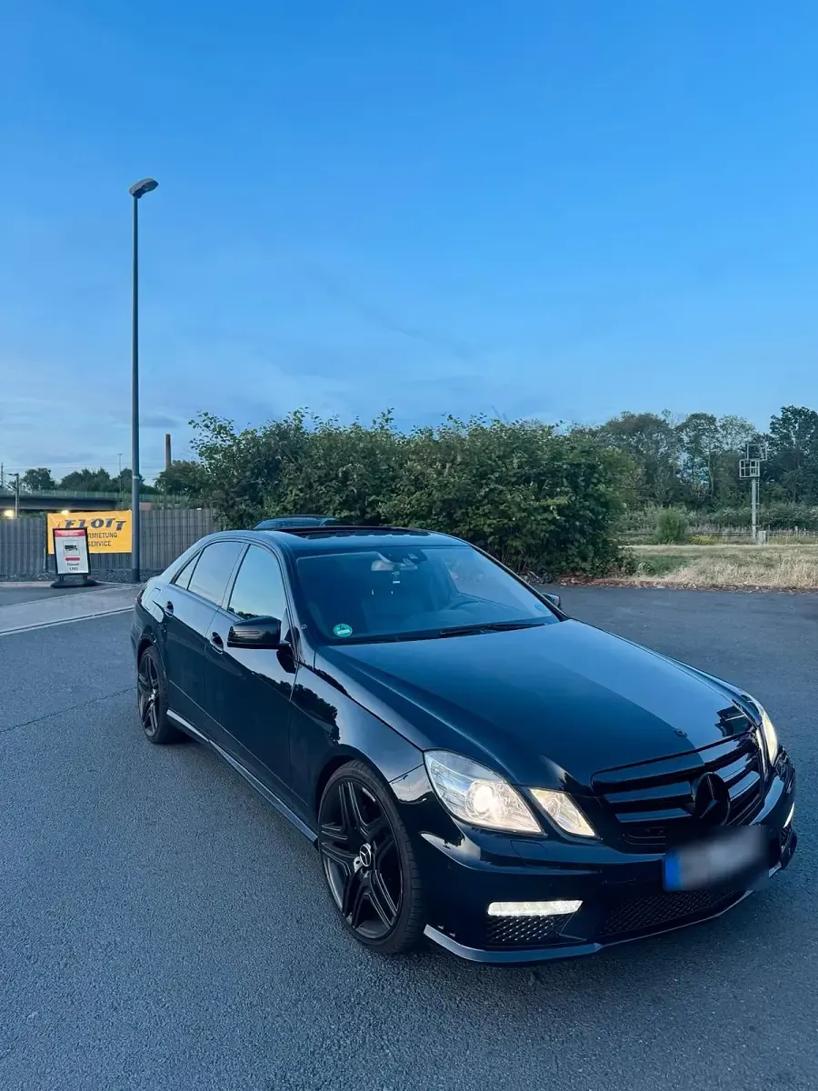 Gebraucht Mercedes E350 AMG 292 PS (214 kW) 2010 Schwarz Limousine