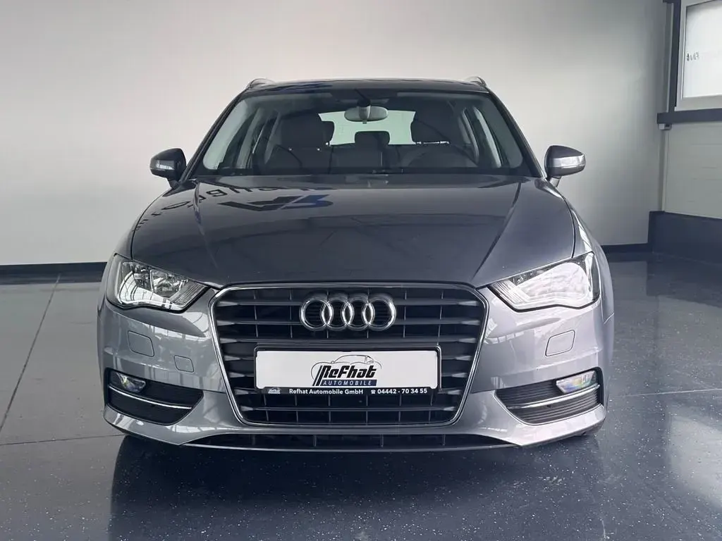 Gebraucht Audi A3 Attraction 110 PS (80 kW) 2015 Grau Limousine