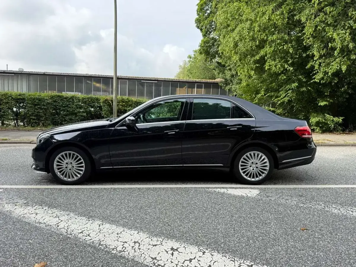 Gebraucht Mercedes E250 204 PS (150 kW) 2015 Schwarz Limousine
