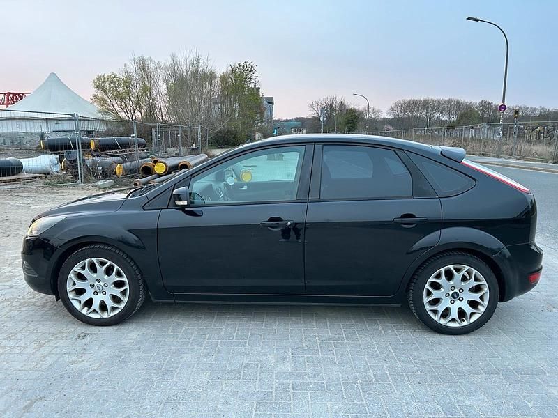 Gebraucht Ford Focus 106 PS (77 kW) 2009 Schwarz Limousine