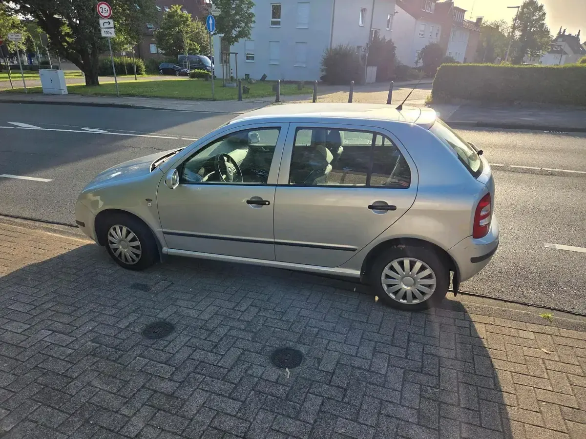 Gebraucht Skoda Fabia 75 PS (55 kW) 2001 Silber Kleinwagen