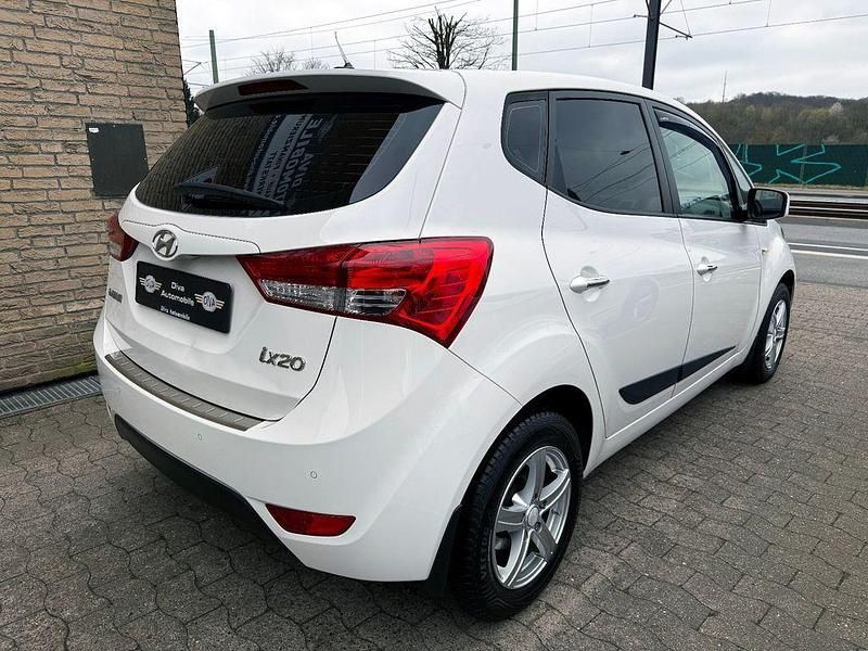 Gebraucht Hyundai ix20 Edition 125 PS (91 kW) 2014 Weiß Kleinwagen