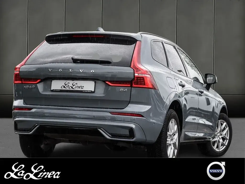 Gebraucht Volvo XC60 Plus 197 PS (144 kW) 2022 Grau SUV