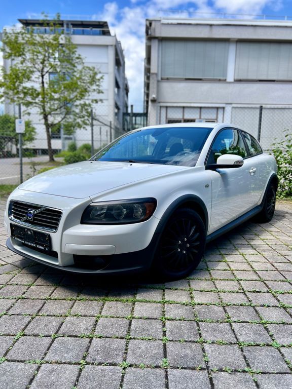Weiß Gebraucht 2009 Volvo C30 Momentum Kleinwagen | 2.490 € (Superpreis) - Bild 1/4