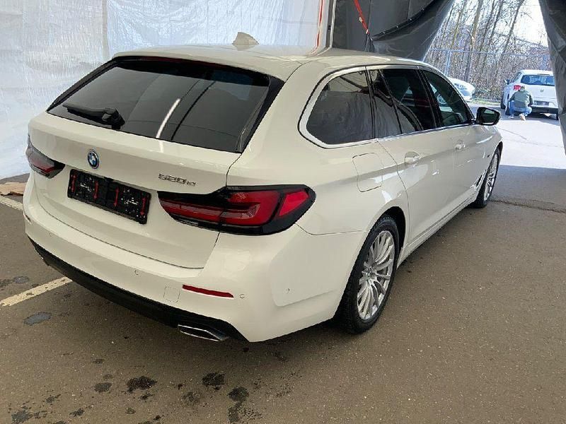 Gebraucht BMW 520 204 PS (150 kW) 2022 Weiß Limousine