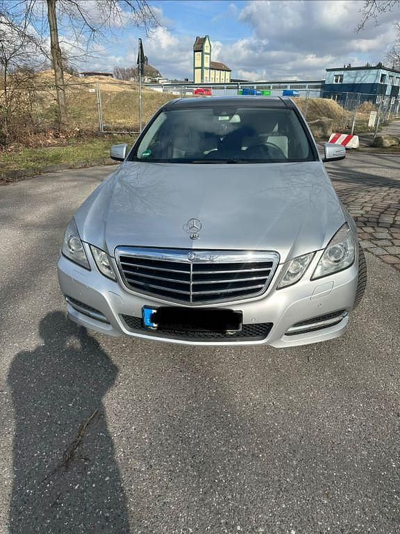 Gebraucht Mercedes E220 Avantgarde 170 PS (125 kW) 2011 Silber Limousine